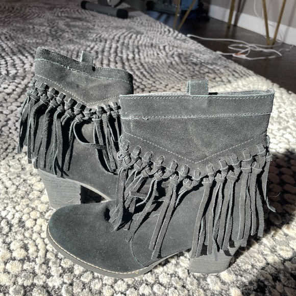 Very gently used suede fringe tassel booties - Picture 6 of 6